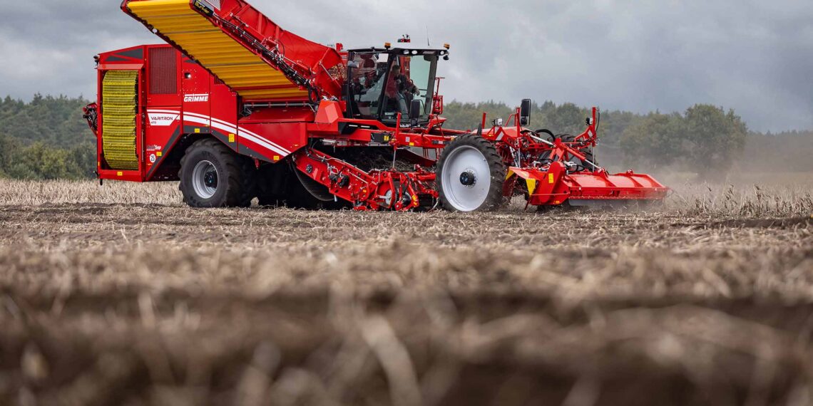 Four-row self-propelled harvester VARITRON 470 with a new design